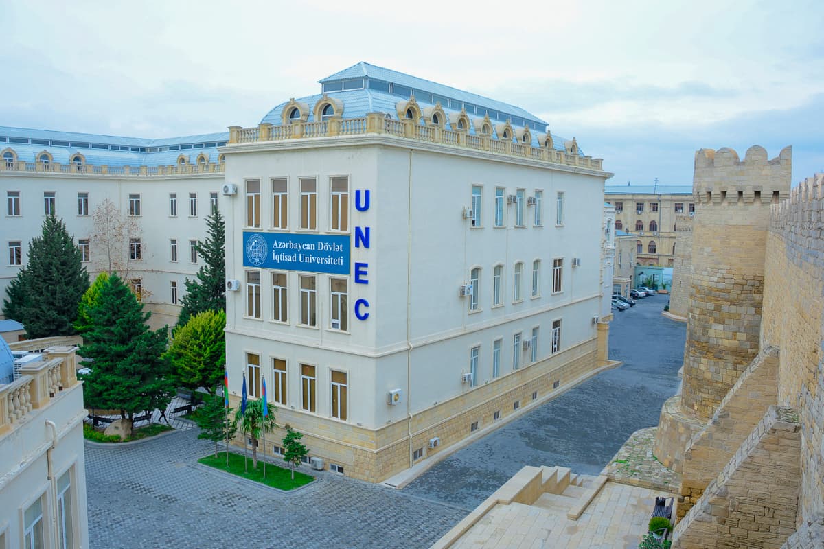 جامعة أذربيجان للاقتصاد Campus