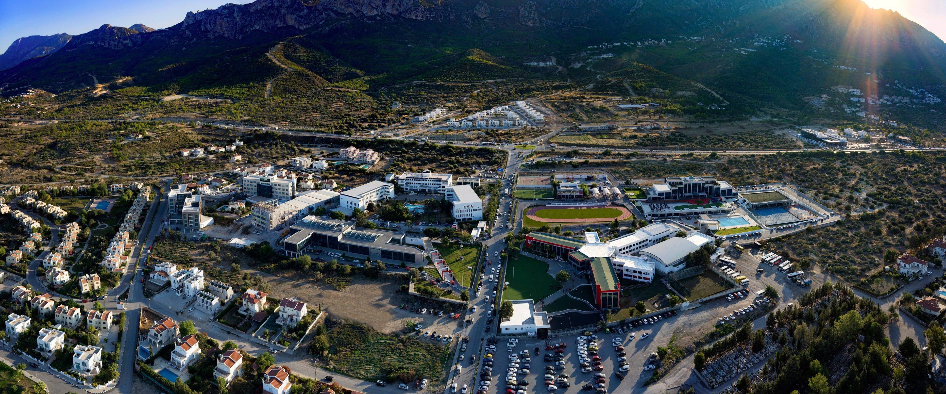 جامعة جيرنا الامريكية Campus